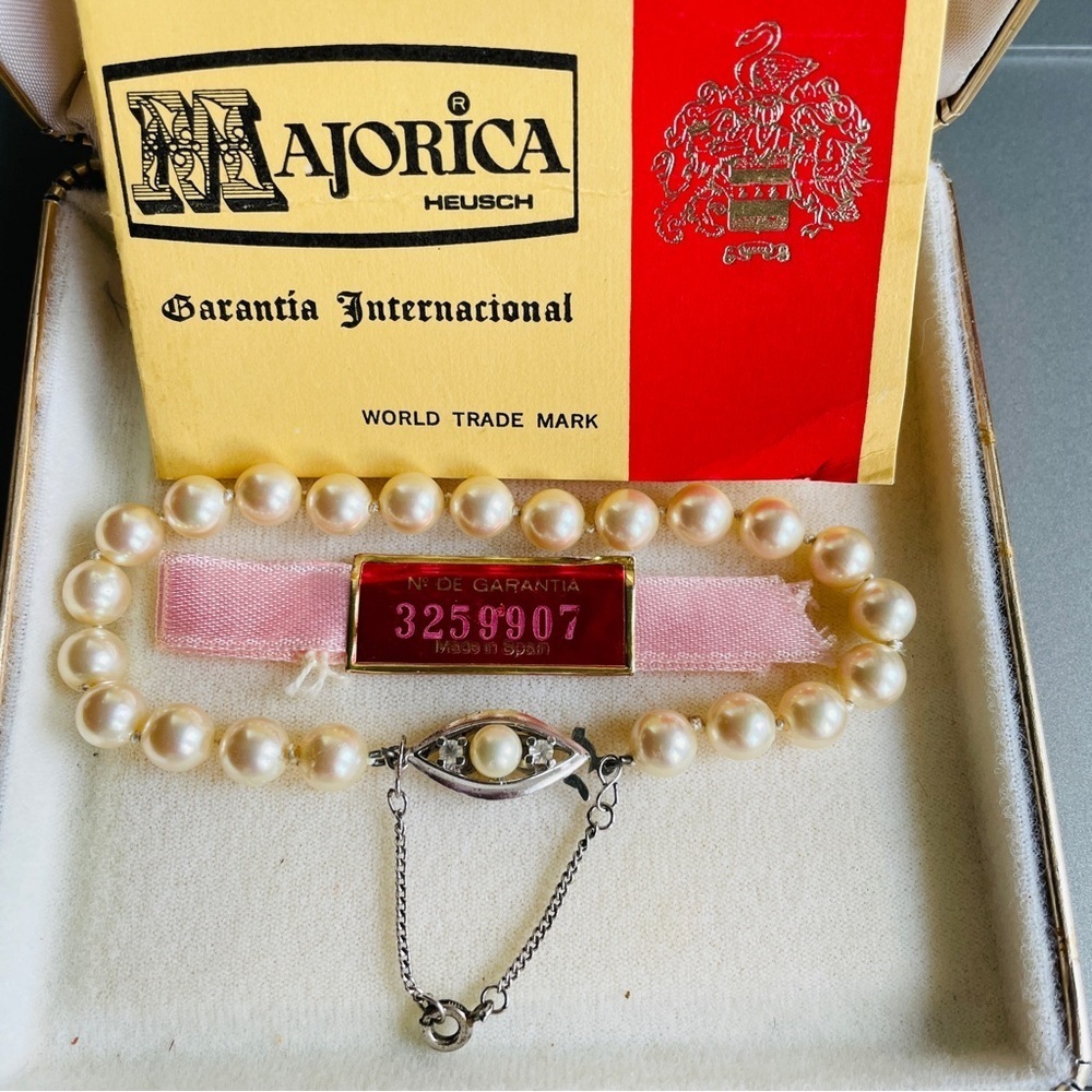 Vintage Majorica Faux Pearl Bracelet With Cubic Zirconia Clasp Box & Pap… - Picture 2 of 11